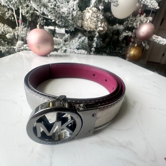 Michael Kors (MK) Logo Reversible Leather Belt - Picture 3 of 7
